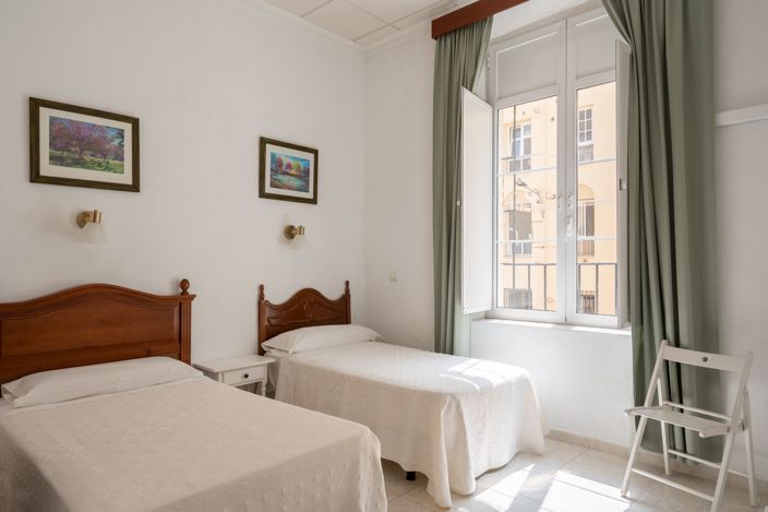 Image No.25-10 Bed Property for sale