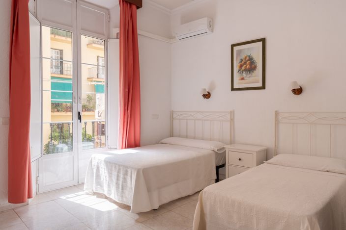 Image No.27-10 Bed Property for sale