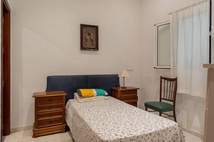 Image No.29-10 Bed Property for sale