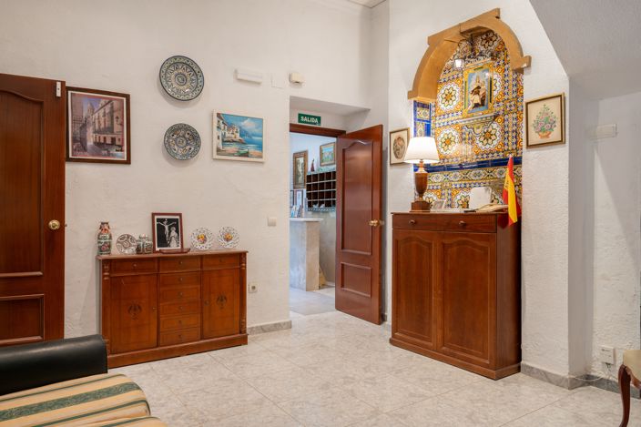 Image No.7-10 Bed Property for sale