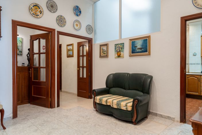 Image No.8-10 Bed Property for sale