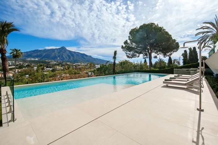 Image No.9-5 Bed Villa for sale