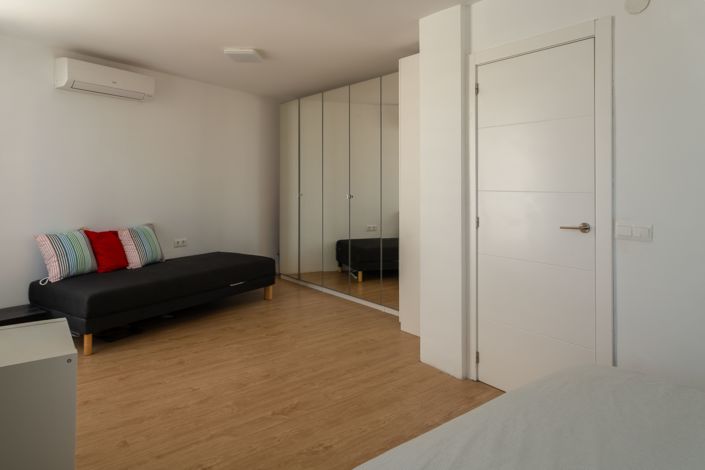 Image No.11-3 Bed House for sale
