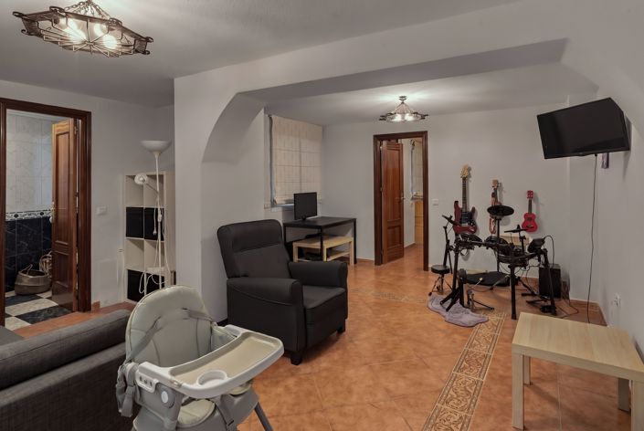 Image No.24-3 Bed House for sale