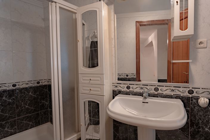 Image No.26-3 Bed House for sale