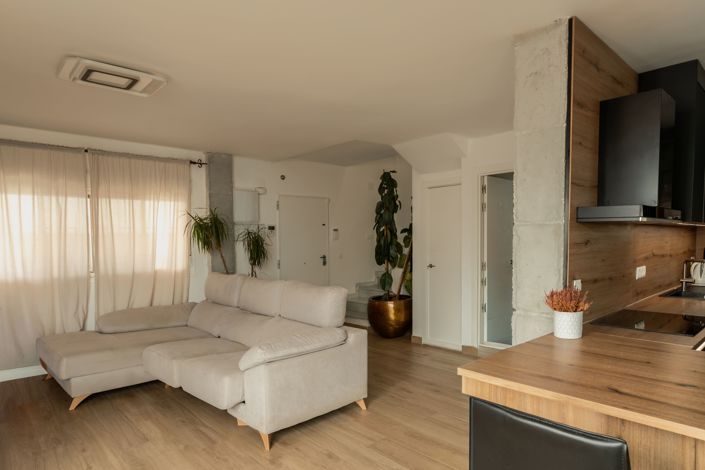 Image No.3-3 Bed House for sale