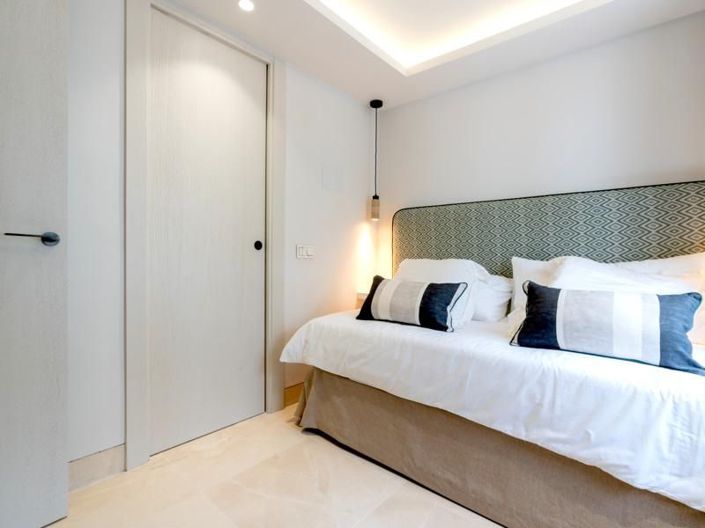 Image No.17-5 Bed House for sale