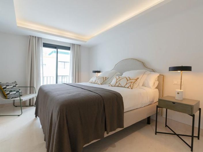 Image No.20-5 Bed House for sale