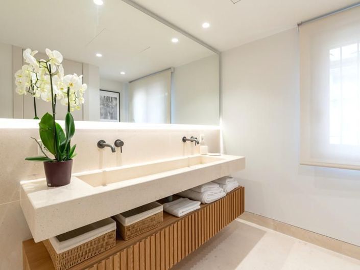 Image No.21-5 Bed House for sale