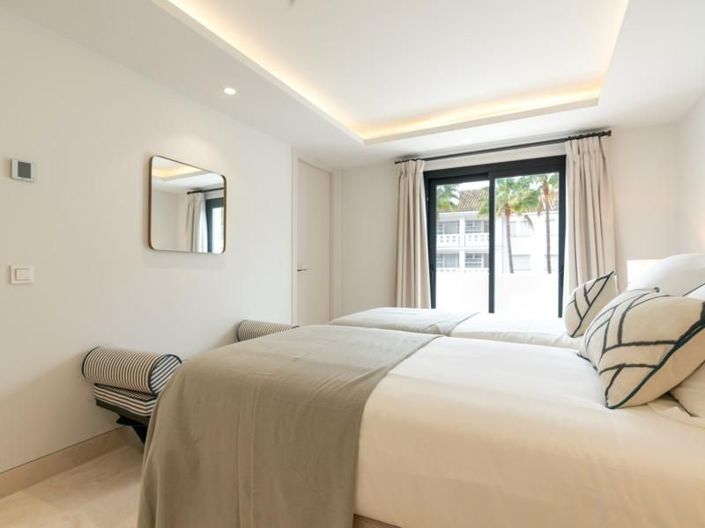 Image No.24-5 Bed House for sale