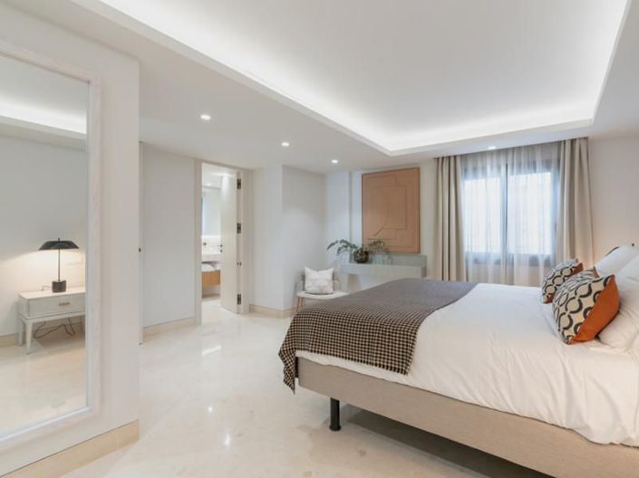 Image No.30-5 Bed House for sale