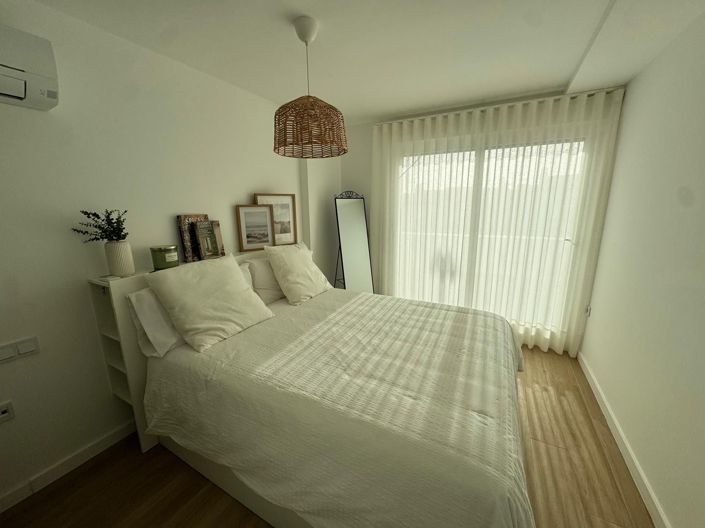 Image No.13-2 Bed House for sale