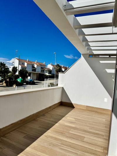 Image No.4-2 Bed House for sale