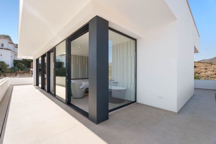 Image No.16-4 Bed House for sale