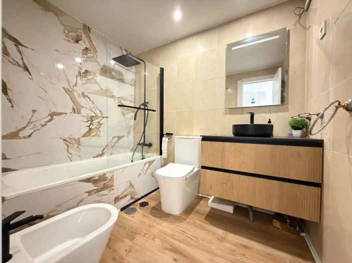 Image No.18-3 Bed Apartment for sale