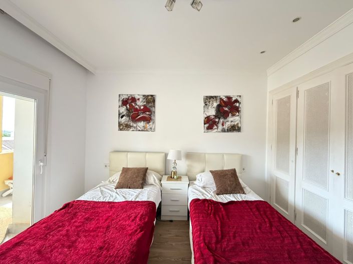 Image No.20-3 Bed Apartment for sale