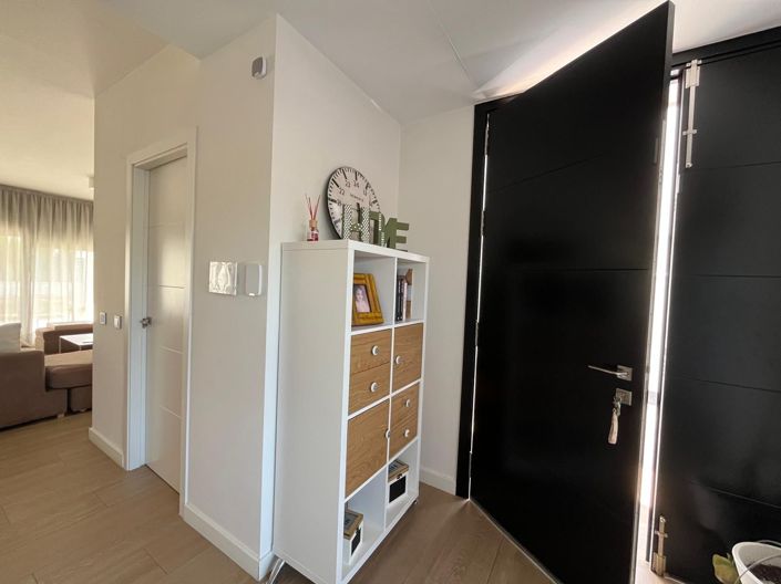 Image No.14-3 Bed House for sale