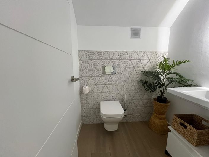 Image No.17-3 Bed House for sale