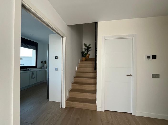 Image No.3-3 Bed House for sale