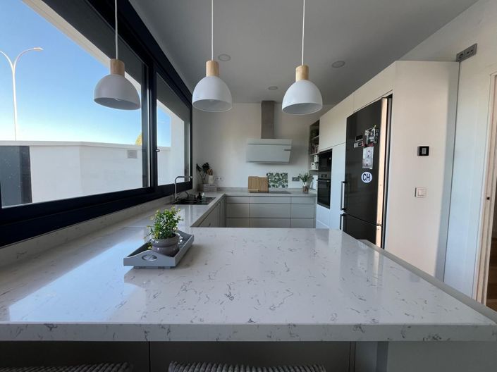 Image No.8-3 Bed House for sale