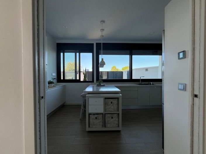 Image No.9-3 Bed House for sale