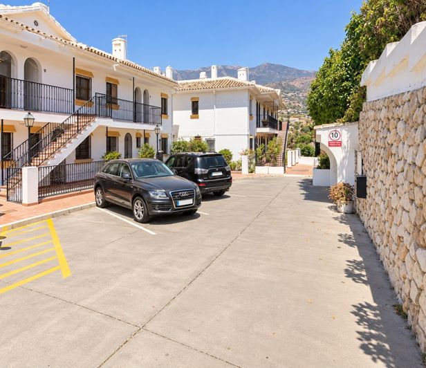 Image No.19-3 Bed Townhouse for sale