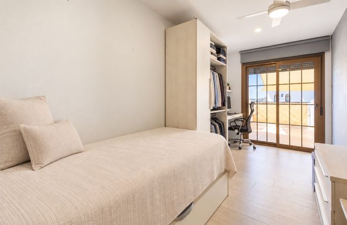 Image No.8-3 Bed Townhouse for sale