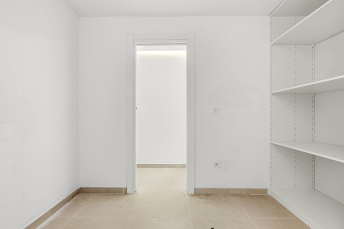 Image No.10-1 Bed Apartment for sale