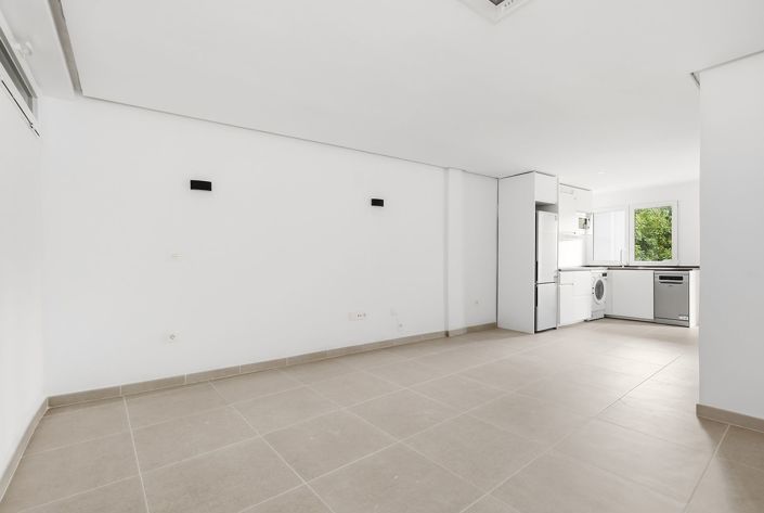 Image No.8-Studio for sale