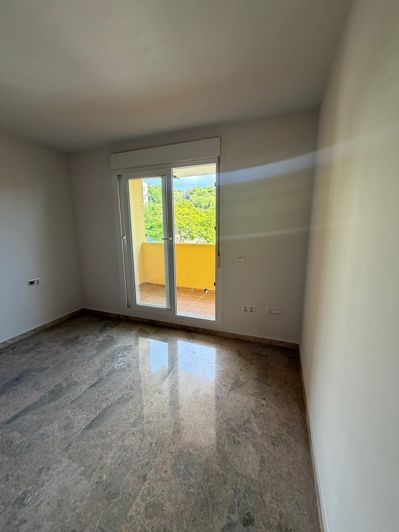 Image No.13-3 Bed House for sale