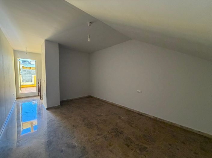 Image No.21-3 Bed House for sale