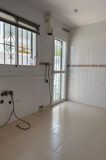 Image No.10-3 Bed House for sale