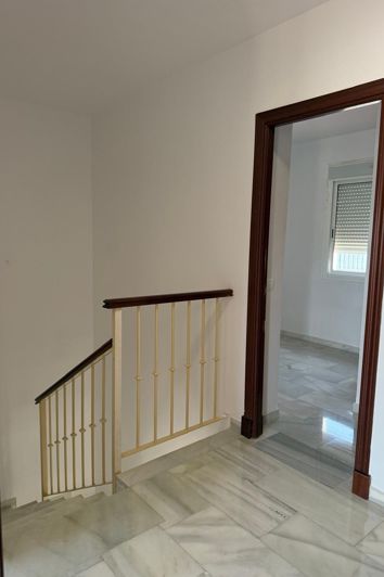 Image No.12-3 Bed House for sale