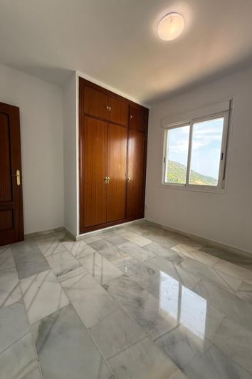 Image No.13-3 Bed House for sale