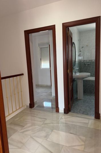 Image No.18-3 Bed House for sale