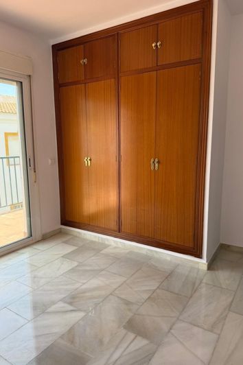 Image No.19-3 Bed House for sale