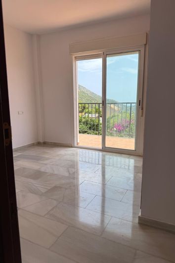 Image No.24-3 Bed House for sale