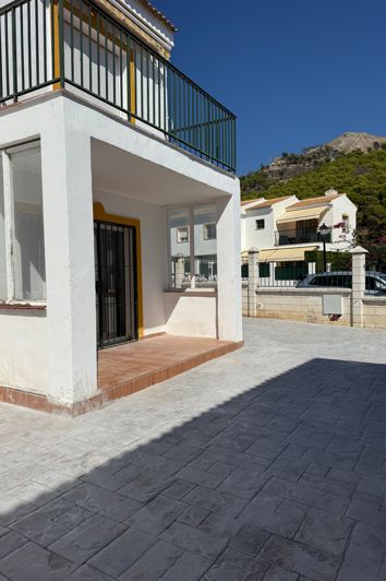 Image No.27-3 Bed House for sale