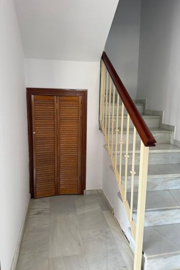 Image No.9-3 Bed House for sale