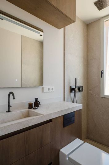 Image No.16-4 Bed House for sale