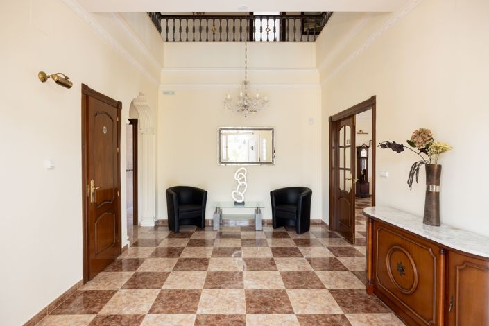 Image No.15-7 Bed House for sale