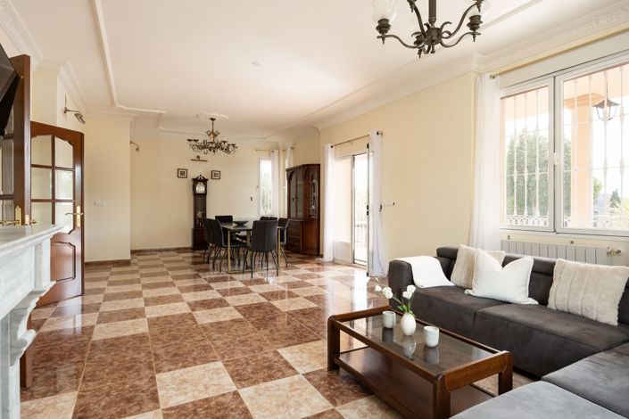 Image No.17-7 Bed House for sale