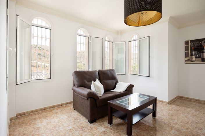 Image No.24-7 Bed House for sale