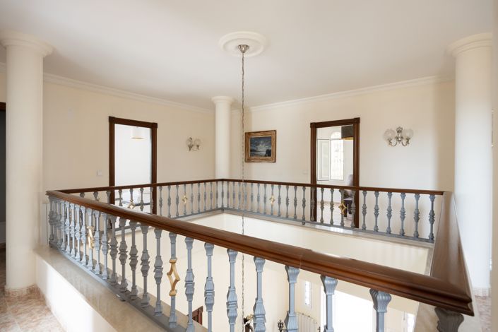 Image No.25-7 Bed House for sale