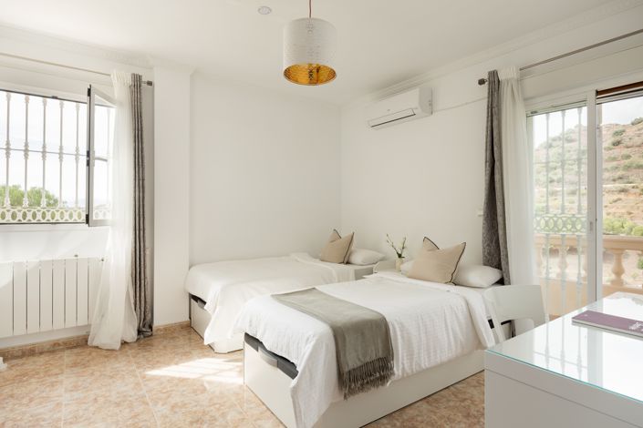 Image No.29-7 Bed House for sale