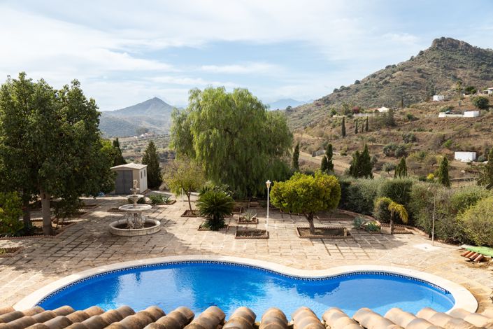 Image No.30-7 Bed House for sale