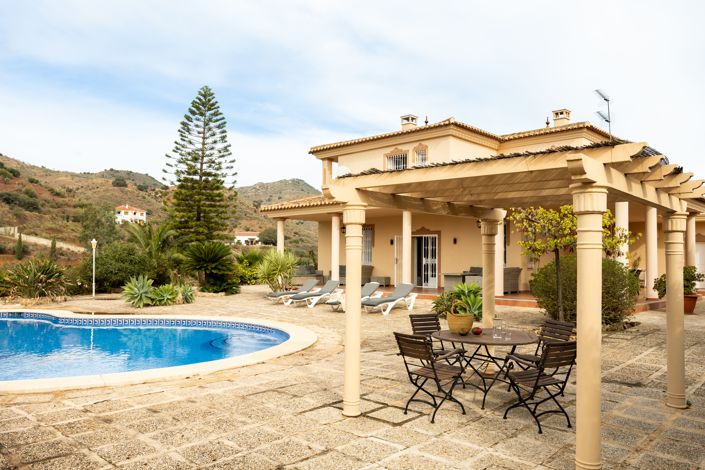 Image No.6-7 Bed House for sale