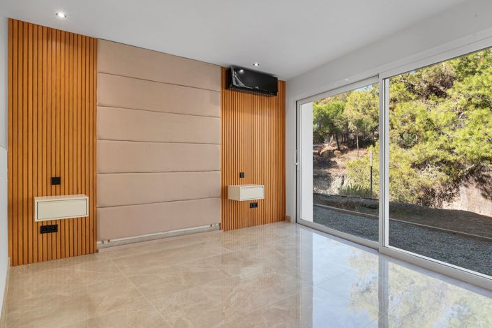 Image No.19-5 Bed Villa for sale