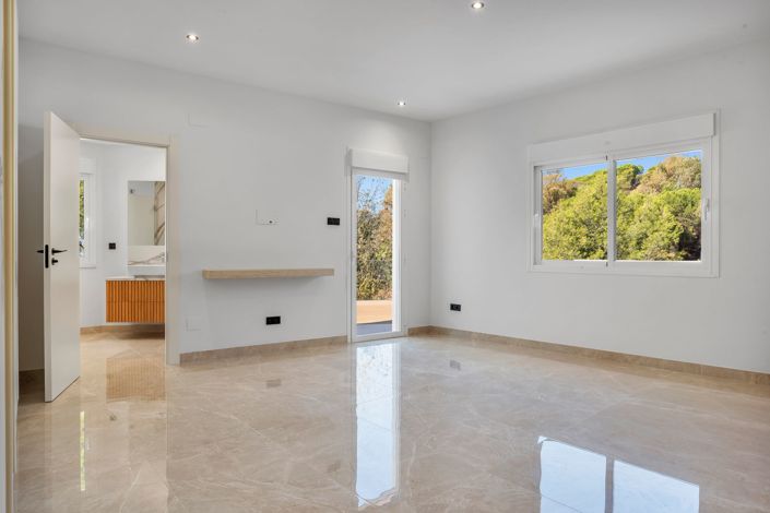 Image No.7-5 Bed Villa for sale