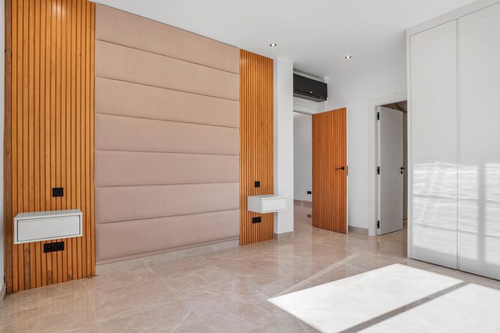 Image No.8-5 Bed Villa for sale